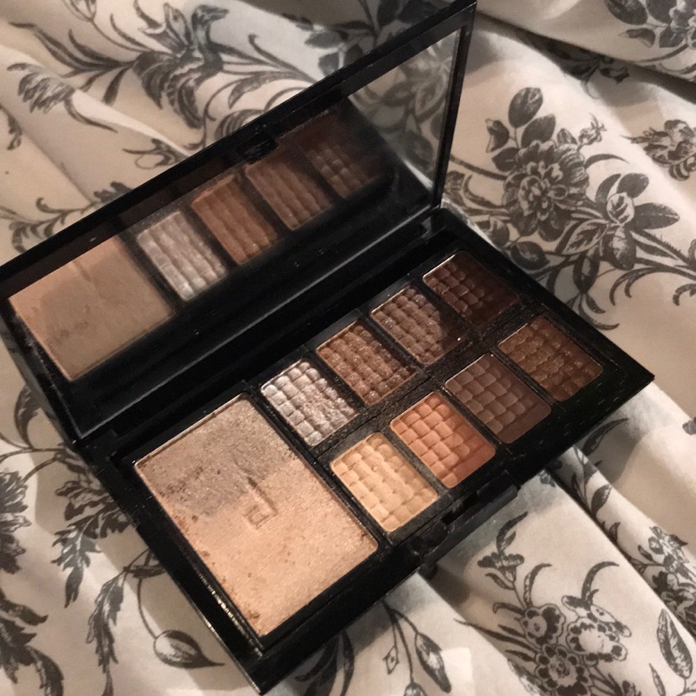 Doucce Eyeshadow and Highlighter Palette